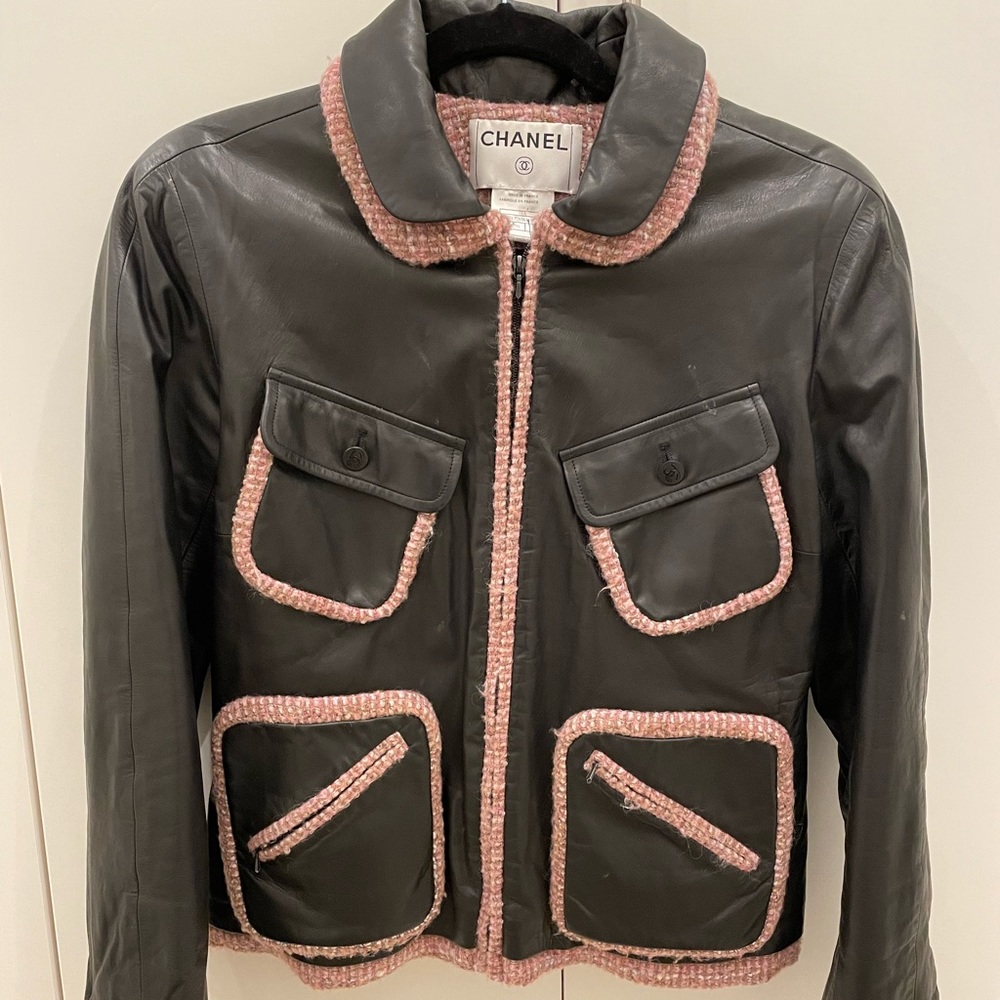 Chanel black leather jacket with pink tweed lining size 44 french